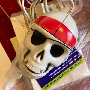 Mint in box ✨skull, wired USB mouse, roller ball. Pirate like Johnny Depp unused